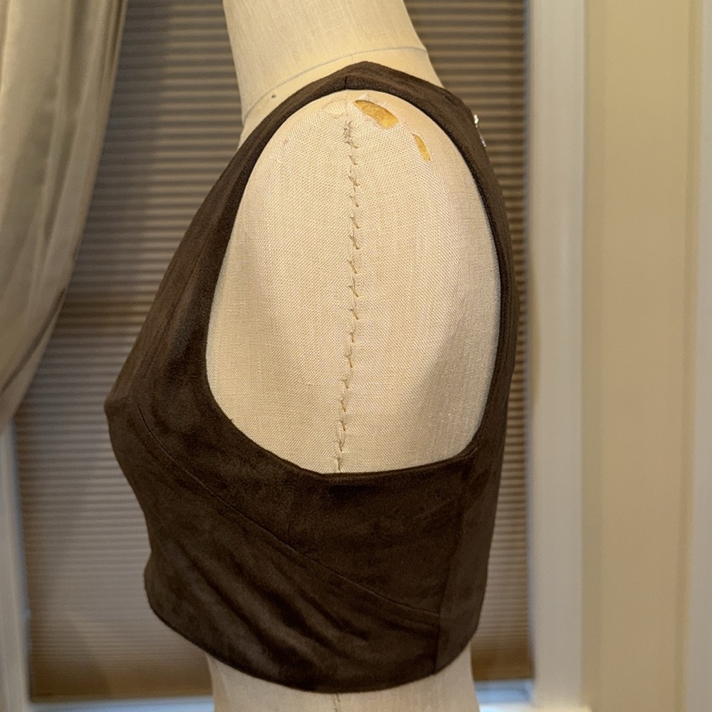 Article Cropped V Neck Sueded Top - Picture 2 of 7